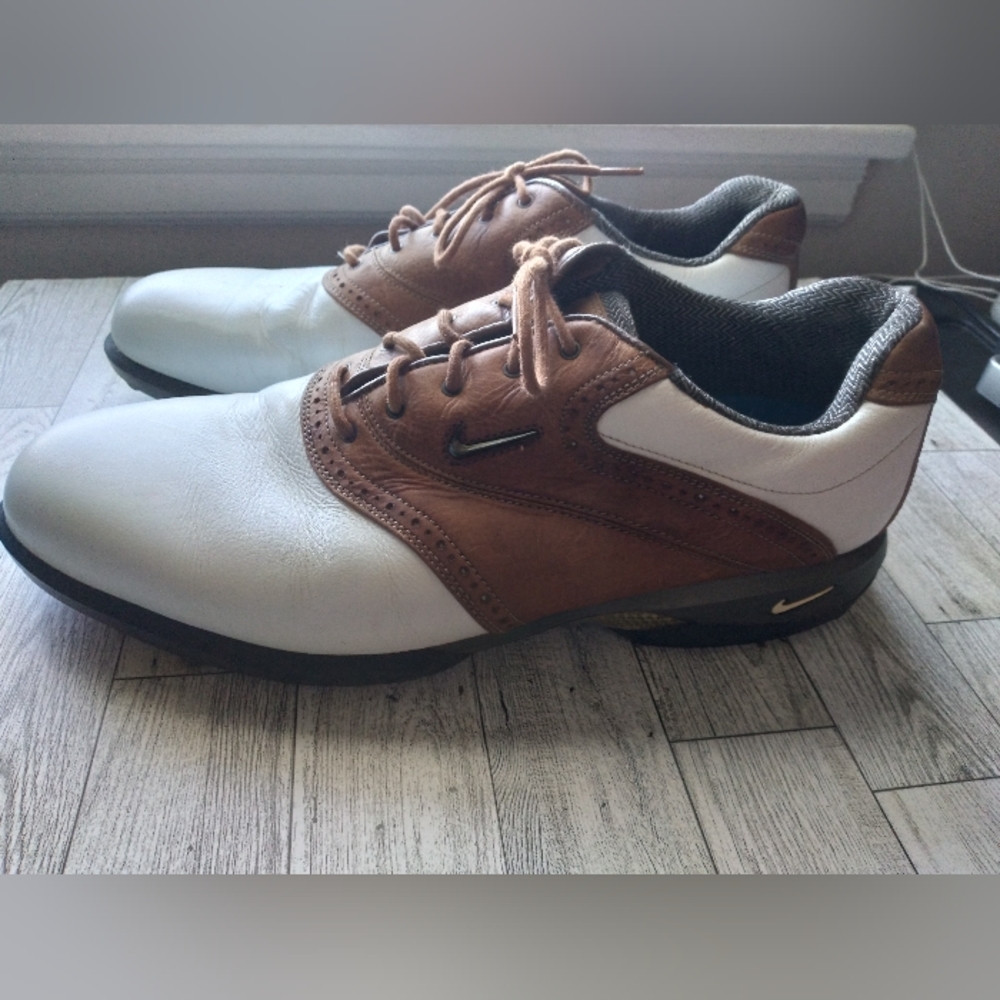 Men's Nike Air Golf shoes size 10
